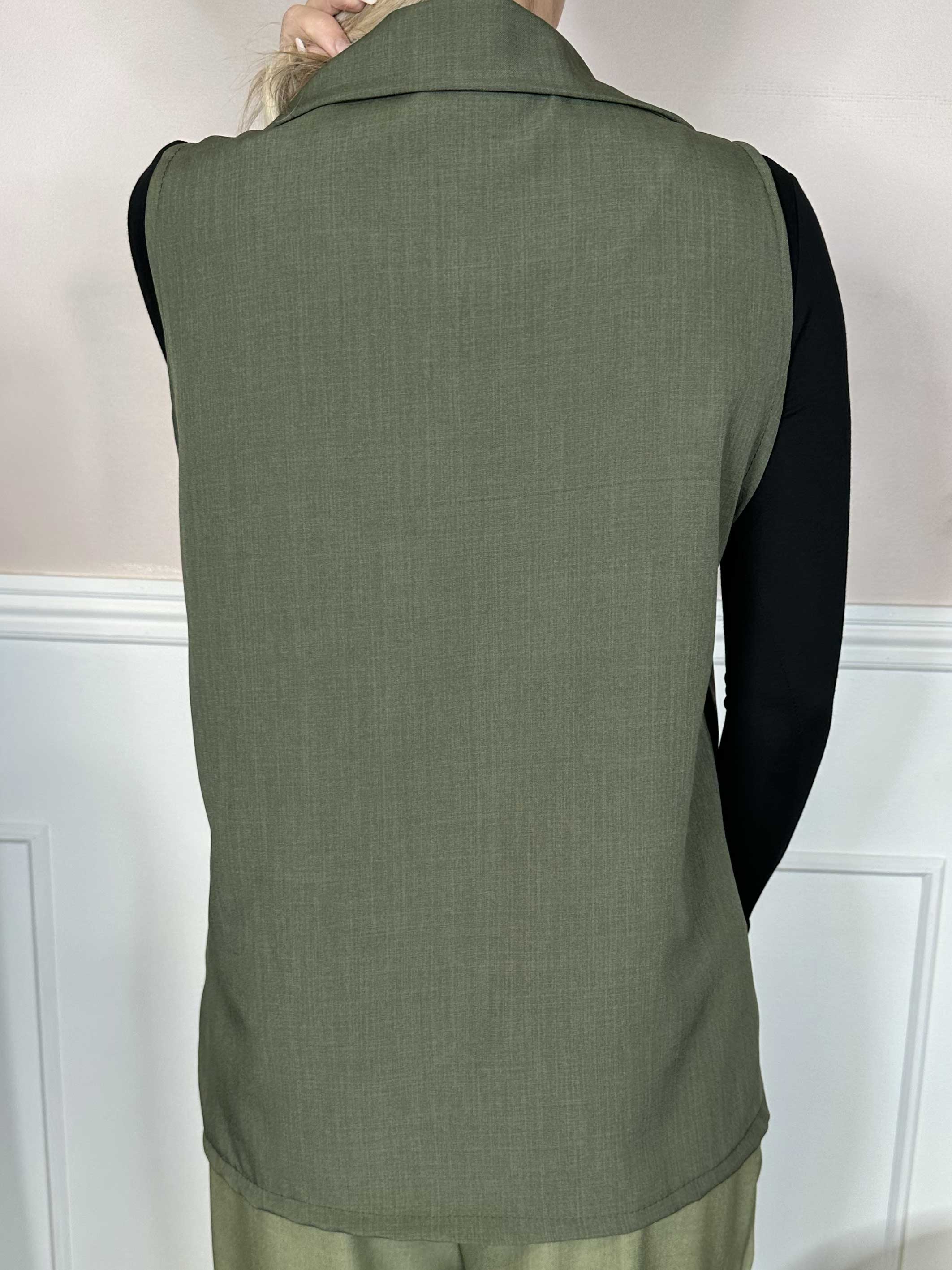 Shadia Vest - Enfärgad kostymväst med knapp och